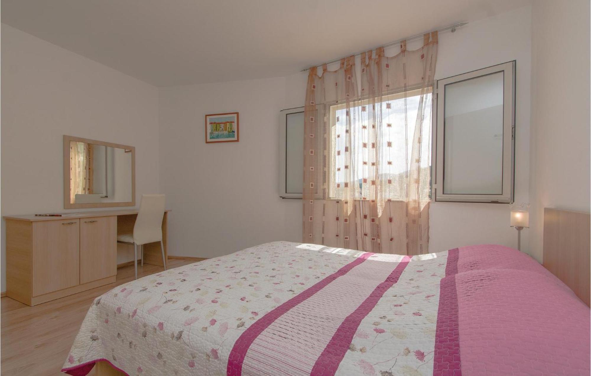 Cozy Apartment In Prigradica With House Sea View Buitenkant foto
